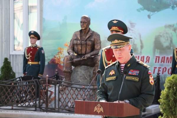 Памятник защитникам России открыли в Чечне к 20-летию создания военной группировки в СКФО